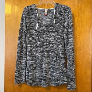 No Boundaries Gray Pullover Hooded Sweatshirt with Front Pocket Size M